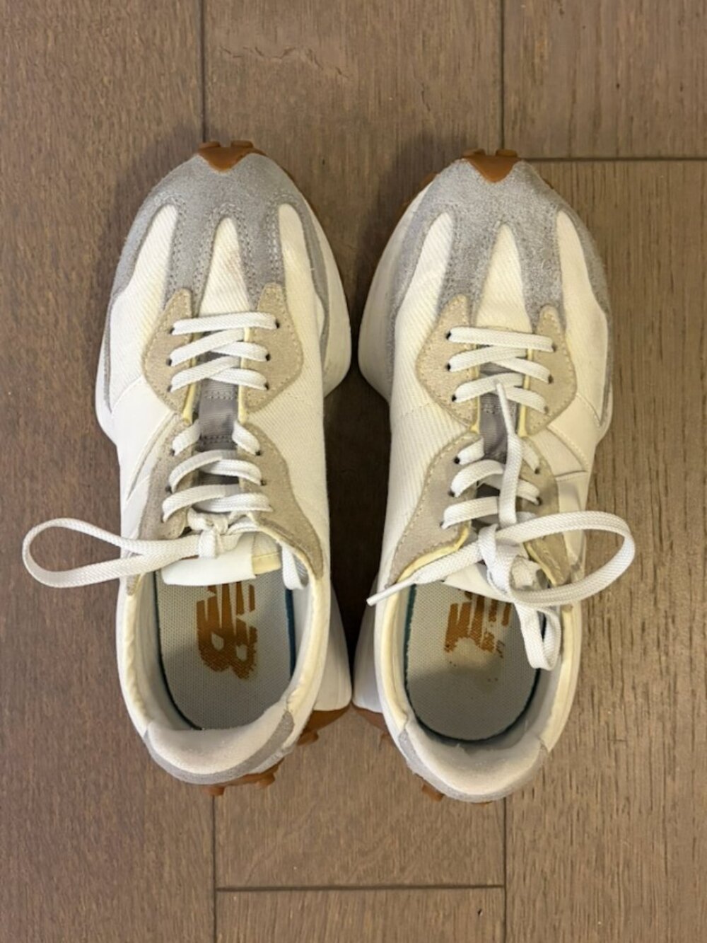 New Balance 327 Sneakers size 6